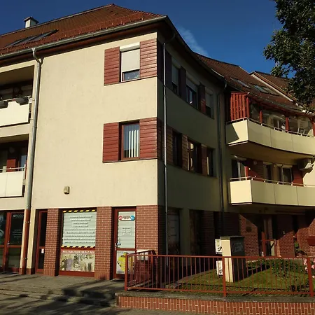 Csendes Bekes Belvarosi Lakas, Nagy Terasszal Apartman