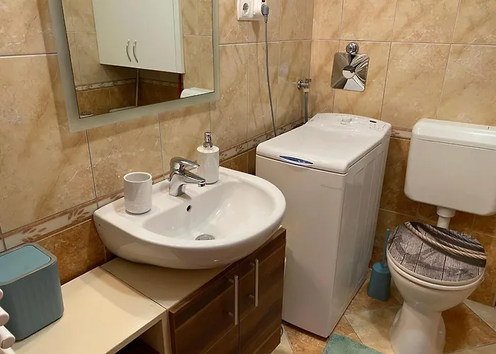 Csendes Bekes Belvarosi Lakas, Nagy Terasszal Apartmán Veszprém