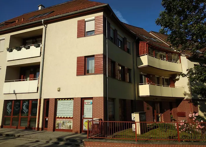 Csendes Bekes Belvarosi Lakas, Nagy Terasszal Apartmán